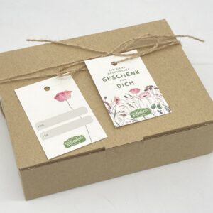 Geschenkanhänger mit Schnur
